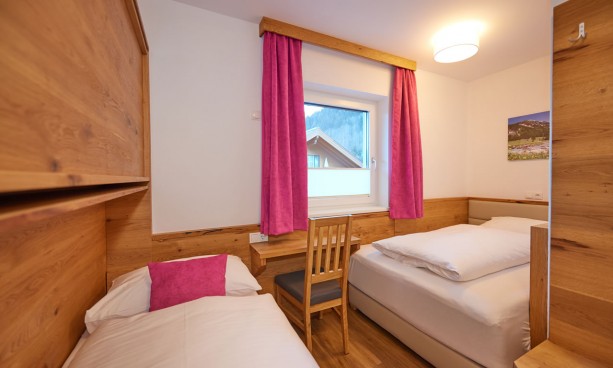 Schlafzimmer mit getrennten Betten