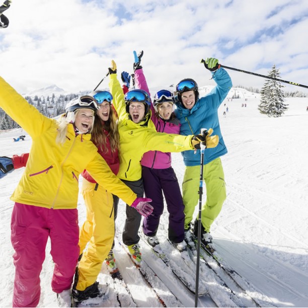 Skifahren mit Freunden in Ski amadé © Flachau Tourismus